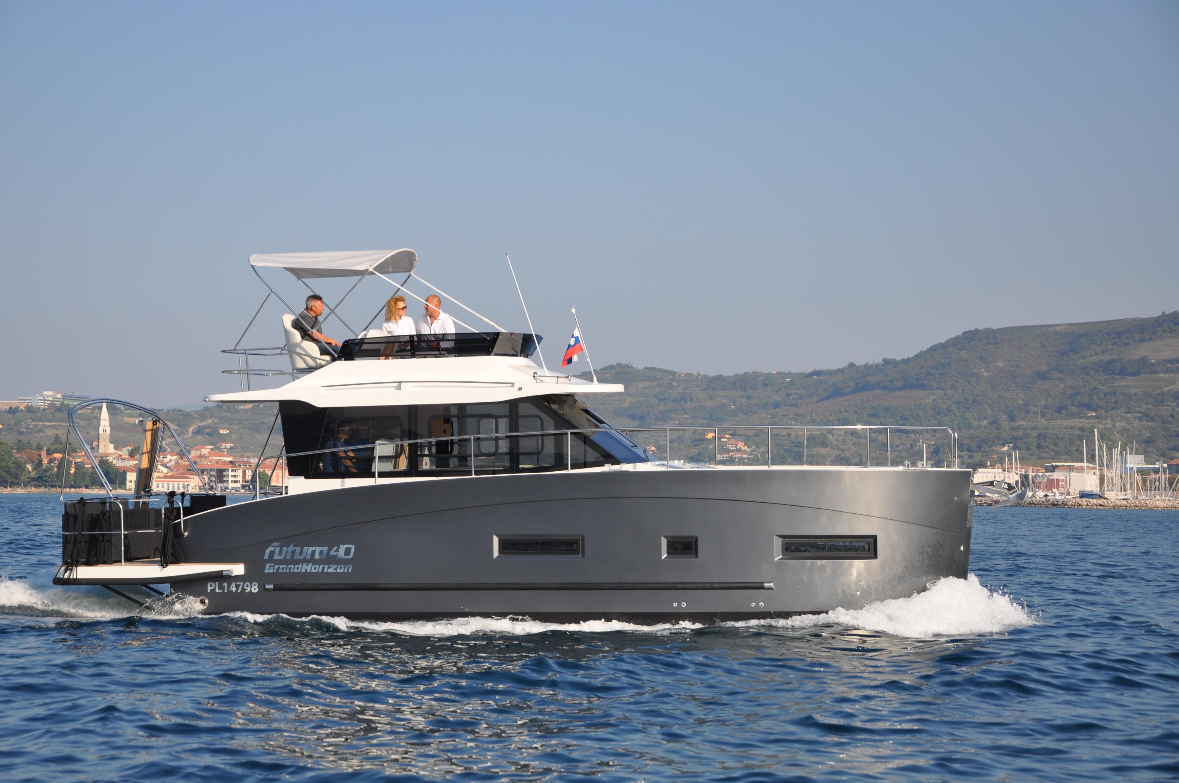 2020 Cobra Performance Boats Futura 40 Grand Horizon