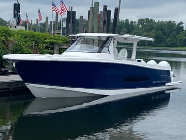 2022 Regal Boats 38 SAV