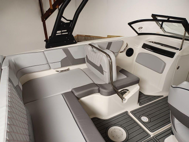 2021 Bayliner VR5 Bowrider