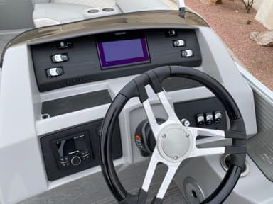 2022 Bennington 22 LSR