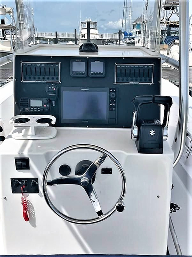 2009 Ocean Master Center Console