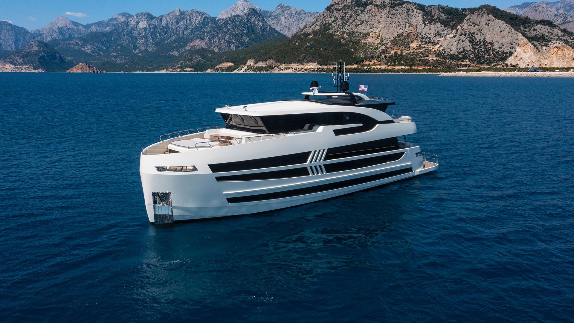 2021 Lazzara Yachts UHV 87