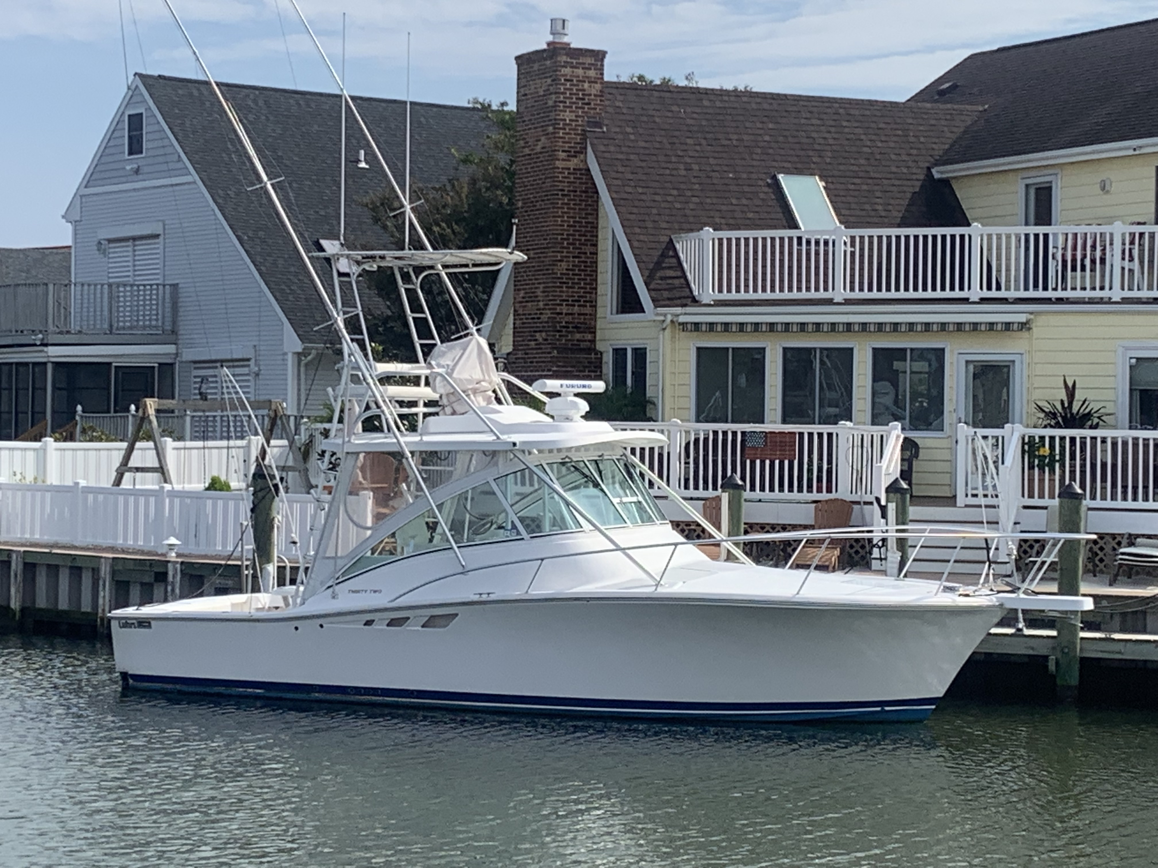 2005 Luhrs 32 Open