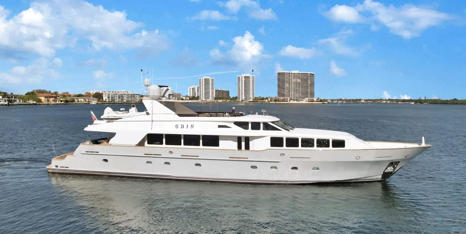 2002 Trinity Yachts Raised Pilothouse