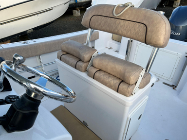 2018 Sportsman Open 252 Center Console