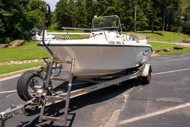 2005 Century Boat 18' CC