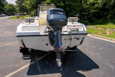 2005 Century Boat 18' CC