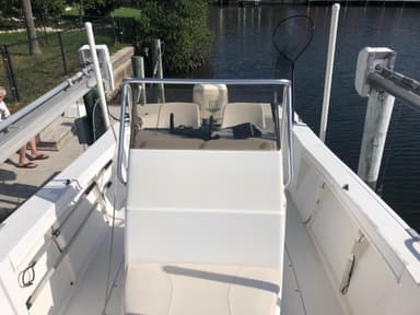 2002 Mako Boats 221 Center Console