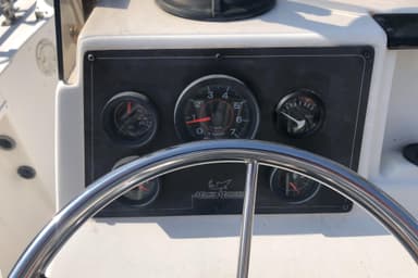 2002 Mako Boats 221 Center Console