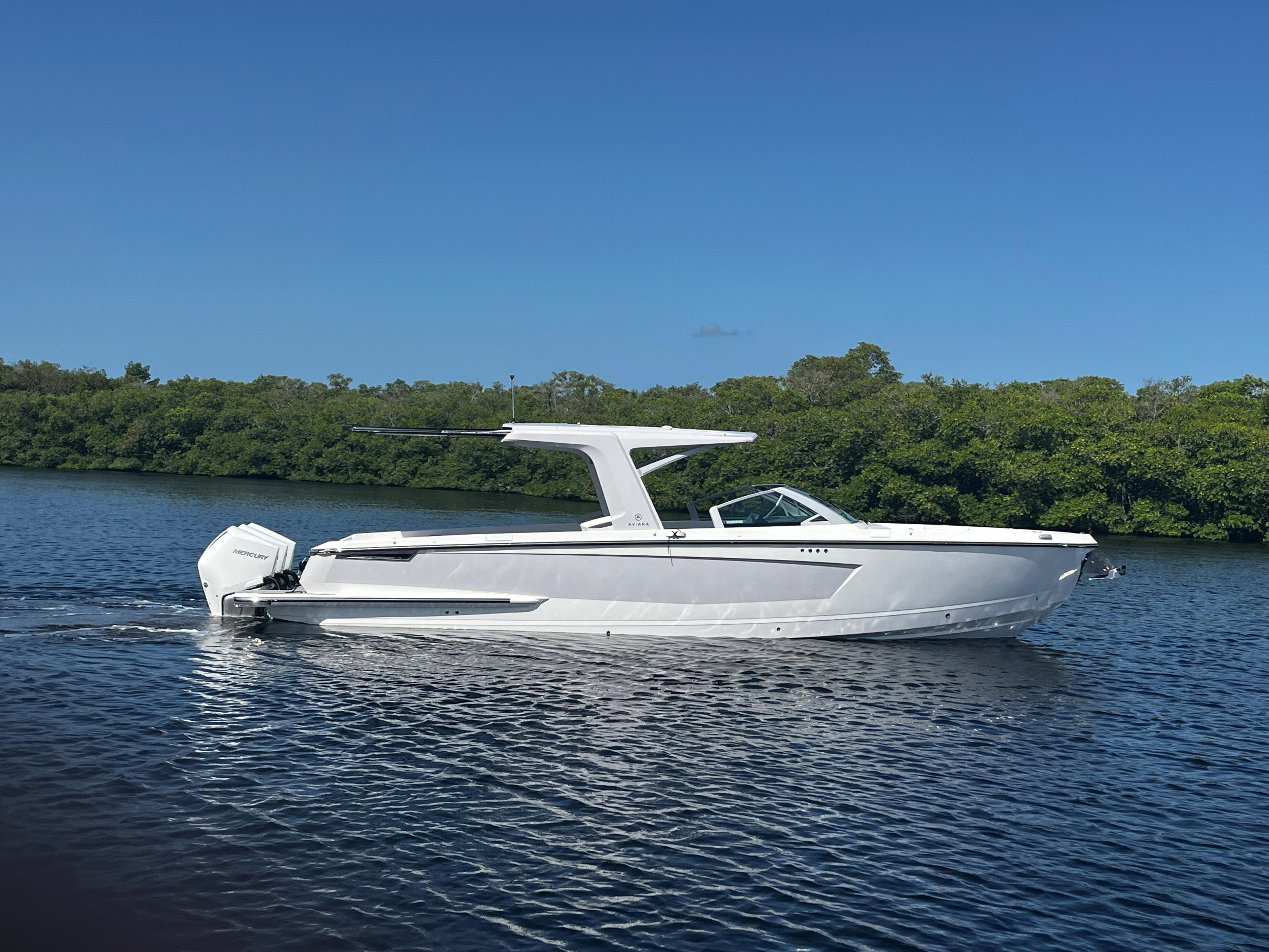 2022 Aviara AV36 Outboard