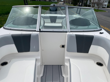 2022 Chaparral Boats 21 SSI OB