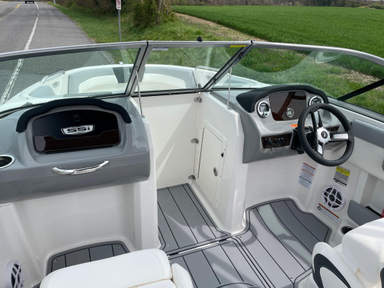 2022 Chaparral Boats 21 SSI OB
