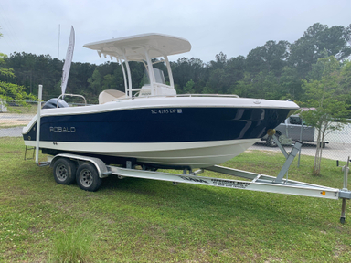 2017 Robalo R222 Center Console