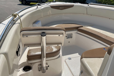 2017 Robalo R222 Center Console