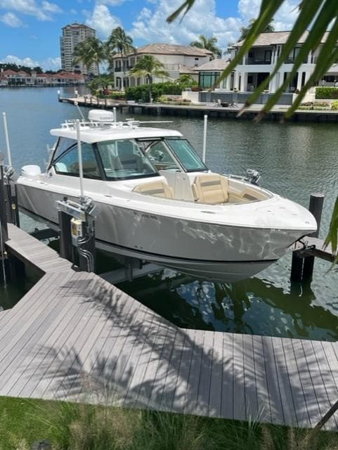2019 Pursuit Boats DC 325 Dual Console