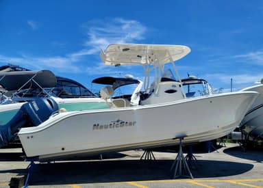 2021 Nautic Star 2302 LEG DLX