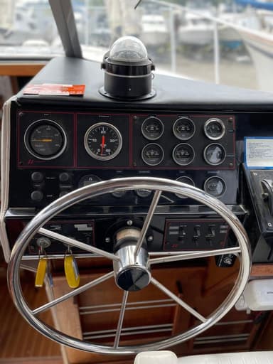 1985 Bayliner 3270