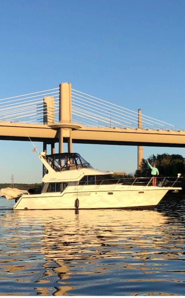 1995 Carver Yachts 370 Voyager