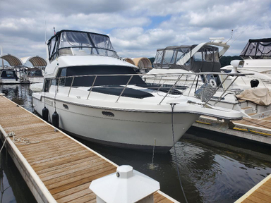 1995 Carver Yachts 370 Voyager