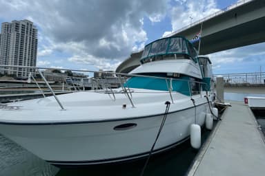 1993 Carver Yachts 350 Aft Cabin