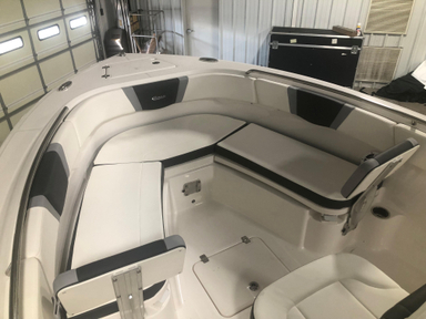 2022 Robalo R230 Center Console