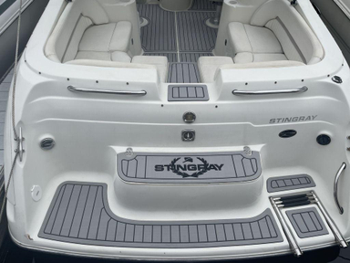 2004 Stingray Boats 240 CS