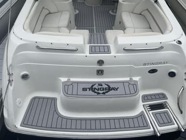 2004 Stingray Boats 240 CS