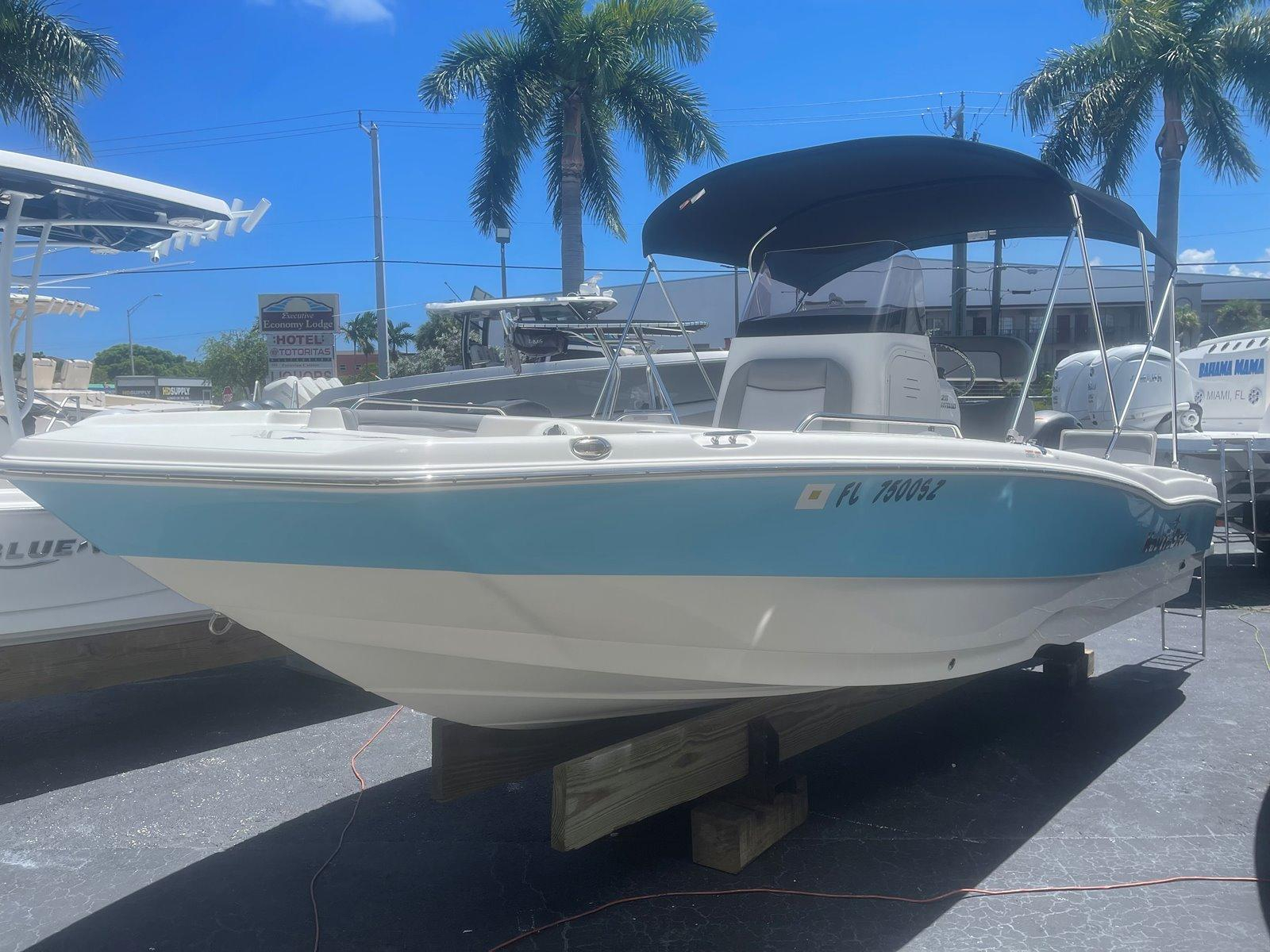 2021 NauticStar 211 Hybrid