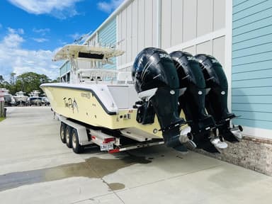 2009 Venture Yachts Center Console