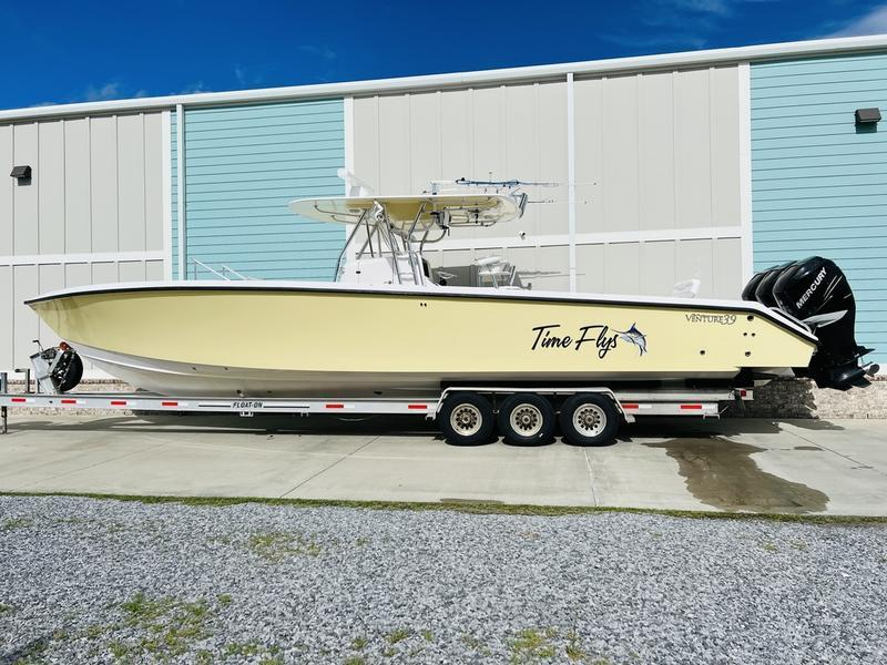 2009 Venture Yachts Center Console