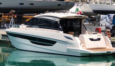 2021 Cayman Yachts S520