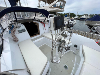 1985 Ericson Yachts Ericson 32