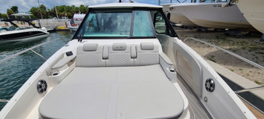 2022 Sea Ray Sundancer 320 Outboard