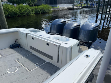 2016 Cobia Boats 344 Center Console