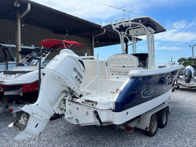 2021 Robalo 230 Center Console