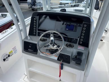 2021 Robalo 230 Center Console
