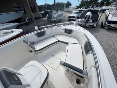 2021 Robalo 230 Center Console