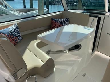 2015 Pursuit Boats DC 325 Dual Console