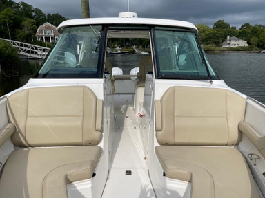 2019 Pursuit DC 325 Dual Console