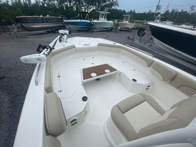 2022 NauticStar 231 Hybrid