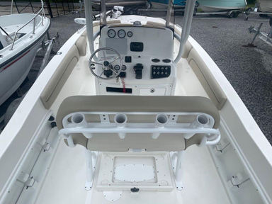 2022 NauticStar 231 Hybrid