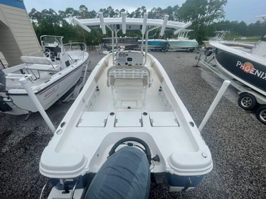 2022 Nautic Star 231 Hybrid