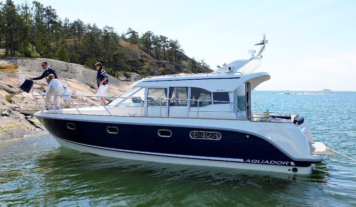 2016 Aquador Boats 32 C