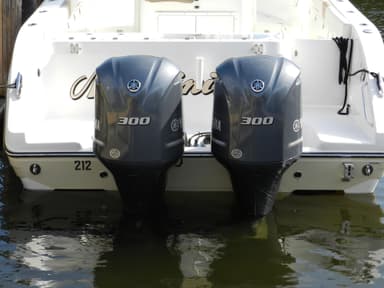 2017 Century Boat 3200 Center Console