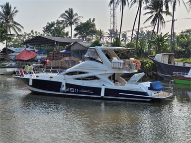 2021 Marathon Boat 42 XT Flybridge Cruiser