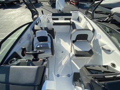 2020 Monterey Boats M-65