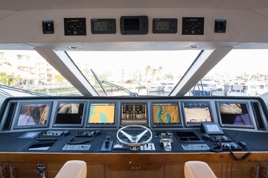 2010 Hatteras Yachts 77 Convertible