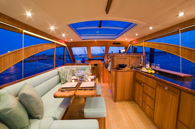 2010 Hunt Yachts 52