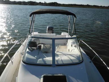 1999 Century Boat 2300 Walk-Around