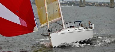 2004 J Boats J/133